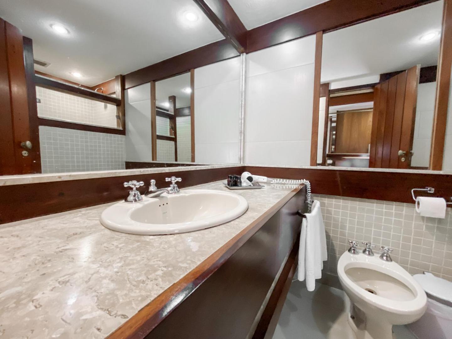 El Cazar Hotel 3*